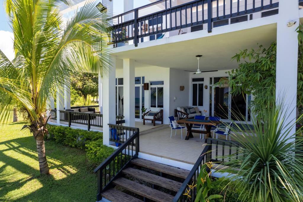 Ivy'S Cove Beach Side Condo - Luxury Villa Уайтхаус Экстерьер фото